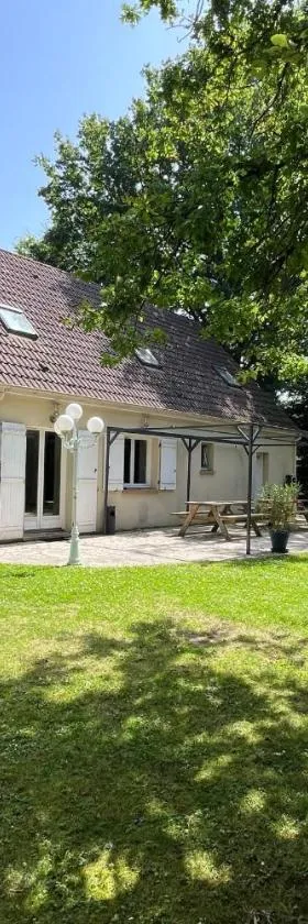 Clos des chênes，位于La Houssaye-en-Brie的酒店