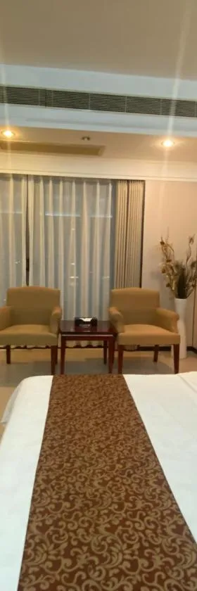 Yinfeng Hotel Guangzhou North Station Branch, Huacheng Road Subway Station Branch，位于花都的酒店