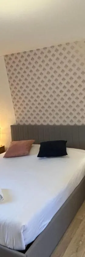 Logis Hôtel Restaurant SPA Le Tosny，位于埃派涅的酒店