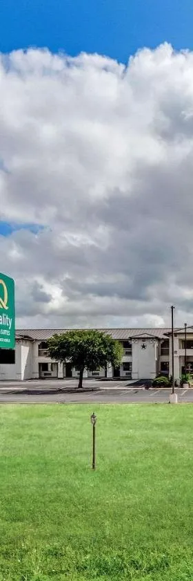 Quality Inn & Suites Junction，位于章克申的酒店