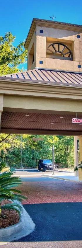 Clarion Inn & Suites Aiken South，位于艾肯的酒店