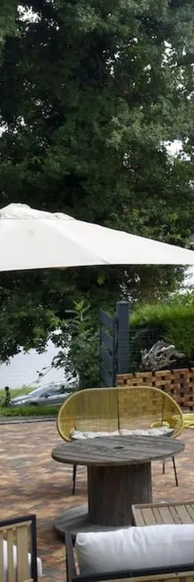 Ô bord du Lac - Canoé, barbecue，位于Chaumard的酒店