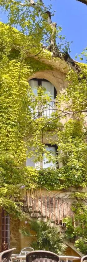 Logis hotel Noemys Gradignan，位于格拉迪尼昂的酒店