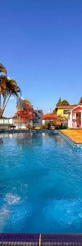 Chácara com piscina, churrasqueira, WiFi e quadra，位于迈林克的酒店