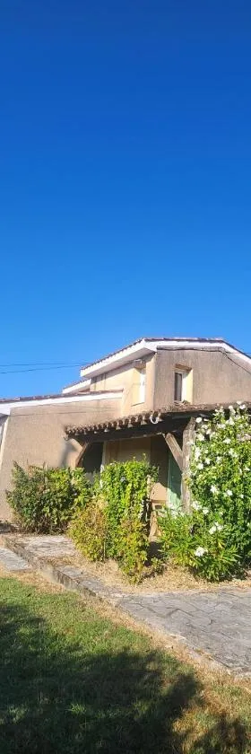 Maison familiale ou entre amis à la campagne，位于Nanthiat的酒店