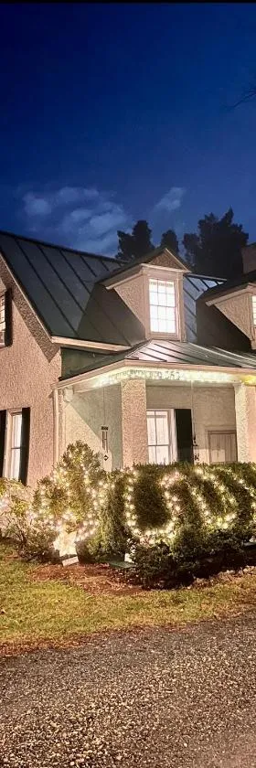 Across The INN Entire Colonial House with lovely porch & extremely fast Wi-Fi，位于Washington, Virginia的酒店