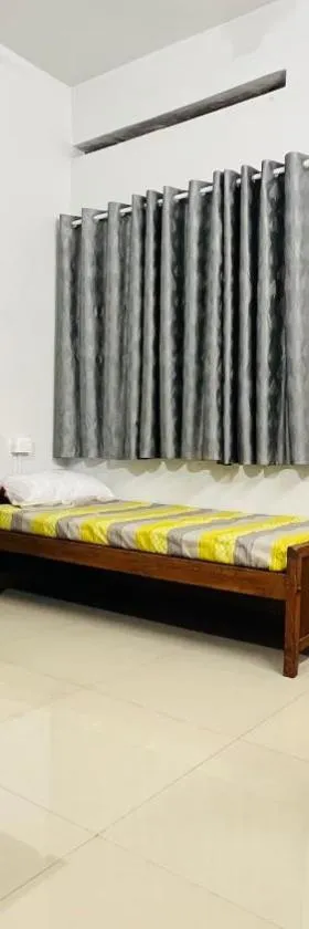 Salwa mens Hostel，位于Olakara的酒店