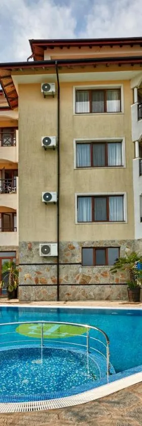 Toma's Residence - Front Beach，位于茨雷沃的酒店