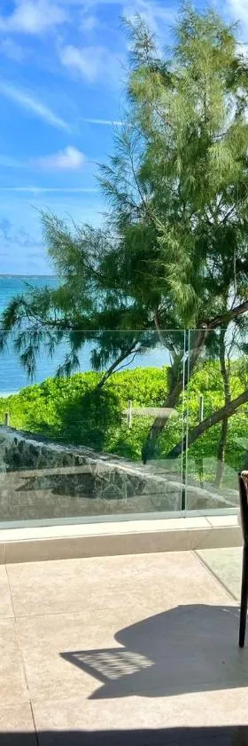 Apartment Beachfront Ocean Terraces Residence, Poste Lafayette-Apt-A4，位于Rivière du Rempart的酒店