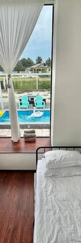 Memerang Tiny House & Pool near Merang Jetty，位于士兆的酒店