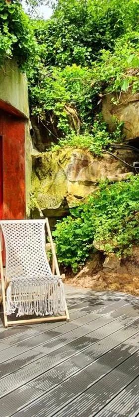 COUETTE et CAFÉ CHEZ ADRIEN，位于Boutigny-sur-Essonnes的酒店