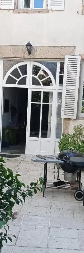 Les Pampilles，位于圣让德洛讷的酒店