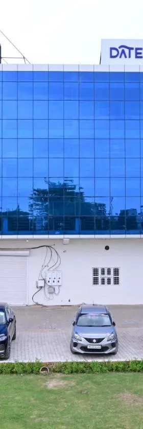 Date Palm Hotel，位于古尔冈的酒店