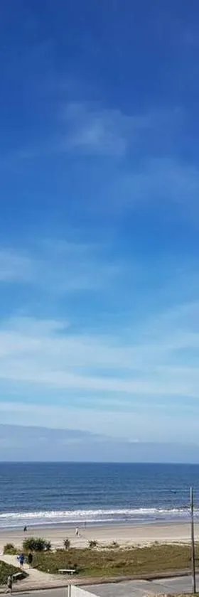 Ensolarado apto com vista para o mar，位于Matinhos的酒店