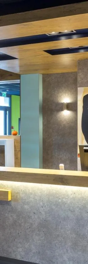 洛莉恩特赫尼博恩特宜必思快捷酒店，位于埃讷邦的酒店