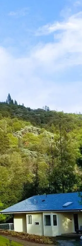 Starlink Mariposa Yosemite mountain retreat，位于马里波萨的酒店