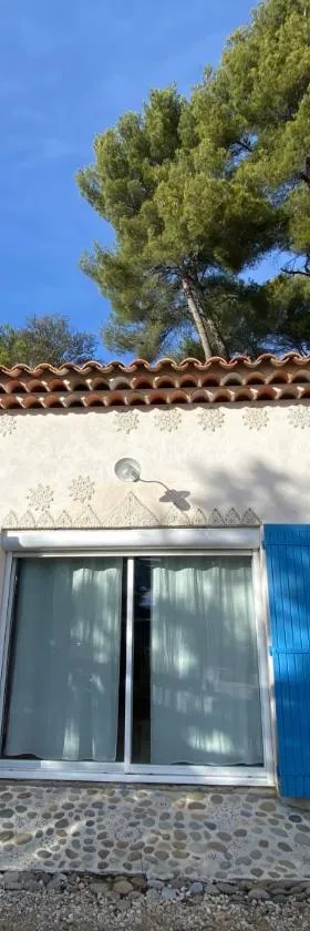 Maisonnette entre Luberon et Sainte Victoire，位于La Bastidonne的酒店