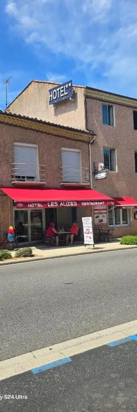 Hôtel Restaurant Les Alizes Loriol Le Pouzin，位于勒普赞的酒店