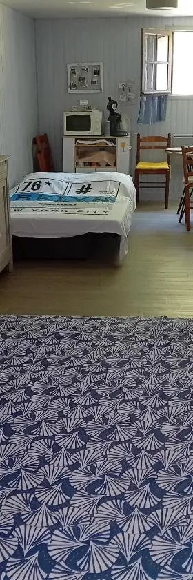 chambre spacieuse idéalement située，位于瓦雷斯的酒店