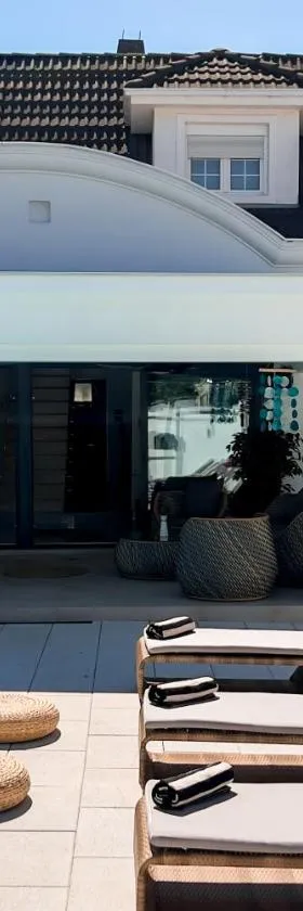 Villa Ring Pool & Padel Belgrade，位于Barič的酒店