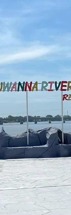 Suwanna Riverside，位于Chai Nat的酒店