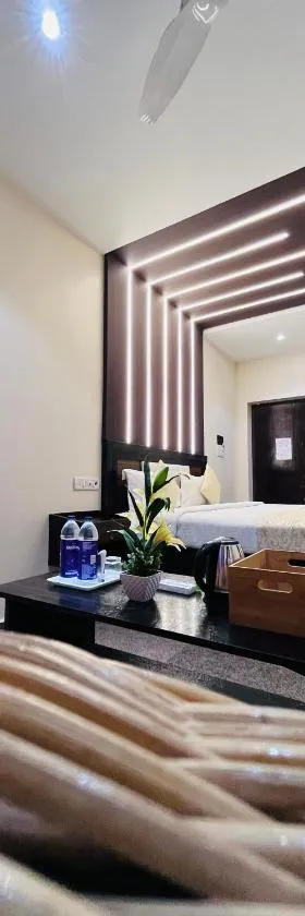 THE JEYAM RESIDENCY - Opp To Mangrove Boating - JR Groups，位于蓬蒂切里的酒店