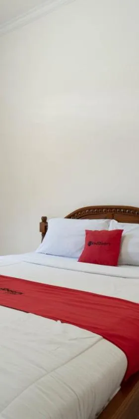 RedDoorz near Buleleng Harbour 2，位于新加拉惹的酒店