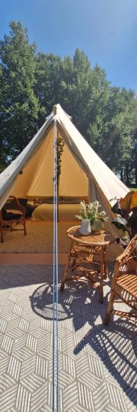 Glamping za Zamkiem w Chęcinach，位于亨齐内的酒店