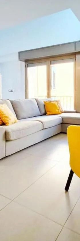 Moderno Apartamento Dúplex en Terrassa Centro，位于特拉萨的酒店