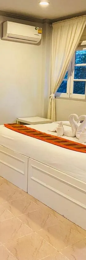 รตะธารา รีสอร์ท ratathara resort，位于Ban Khlong Tamru的酒店