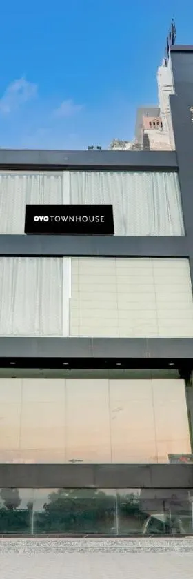 Super Hotel O Banthara near Airport，位于Banthra Sikandarpur的酒店