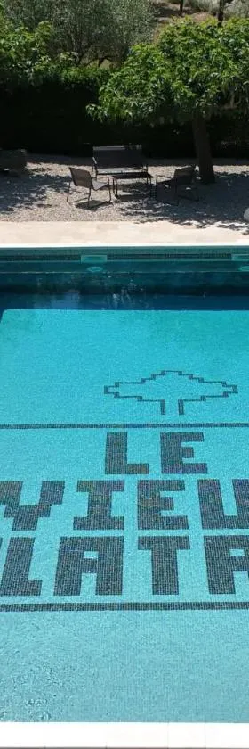 Le Vieux Platane，位于卡拉讷的酒店