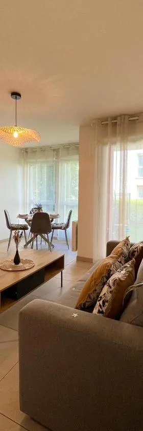 Welcome to Paris ! T3 super cosy, parking, terrasses, idéal 1-6 personnes, 8 min to Paris，位于圣吉欧梅斯的酒店