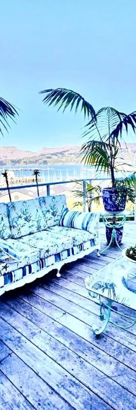 Sea views in luxury at LYTTELTON BOATIQUE HOUSE - 14 km from Christchurch，位于 Lyttelton的酒店