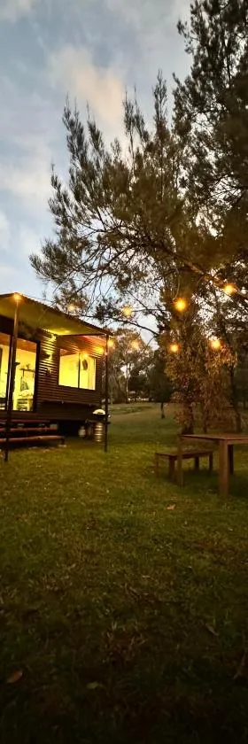 Meadowbrook Tiny House - Stay among the best wineries in Orange，位于奥兰治的酒店
