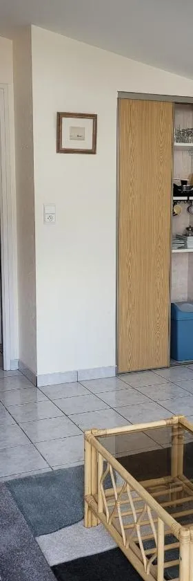 Gouarec La Petite Maison，位于Gouarec的酒店