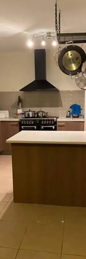 Family home close to Melb Airport, free FAST WIFI!，位于克莱基伯恩的酒店