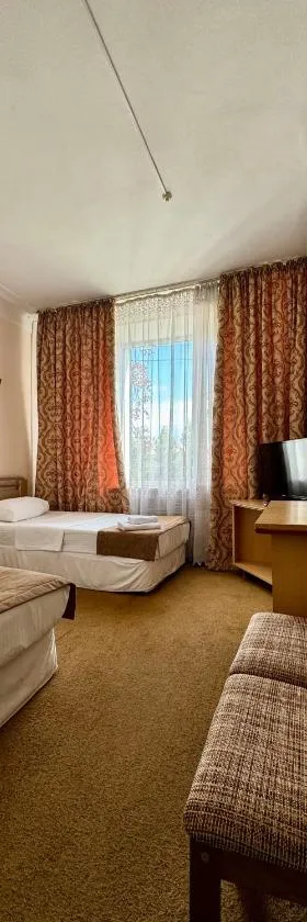 Hotel Zhambyl，位于塔拉兹的酒店