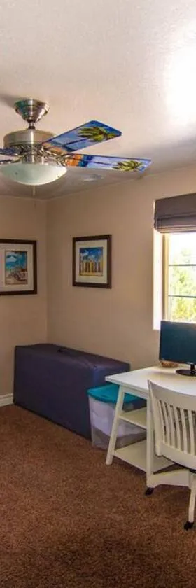 Tacit Shadow Resort Paradise Deluxe Suite, Gym, Coffee Bar, Hot-Tub, Free Laundry, Food Available，位于帕罗万的酒店
