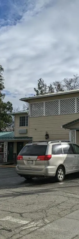 Hi-Lo Motel, Cafe and RV Park Mount Shasta Area，位于韦德的酒店