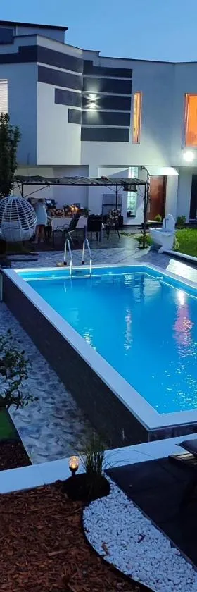Villa Lea Tuzla，位于图兹拉的酒店