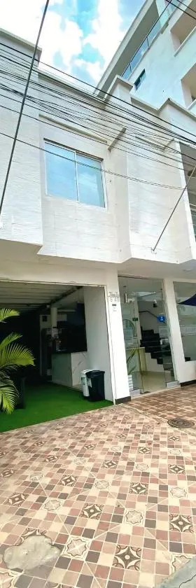 HOTEL LIGHT PLAZA，位于阿瓜奇卡的酒店