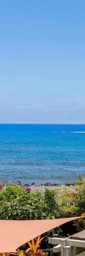 Direct Oceanview Paradise in a luxury condo 2B2B,AC，位于科纳的酒店