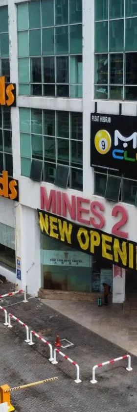 Seeds Hotel Premier The Mines Seri Kembangan，位于史里肯邦安的酒店
