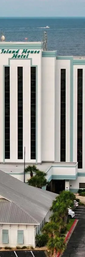 The Island House Hotel a Doubletree by Hilton，位于奥兰治比奇的酒店