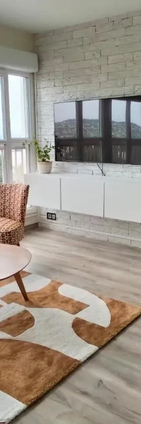 Appartement lumineux，位于阿让特伊的酒店