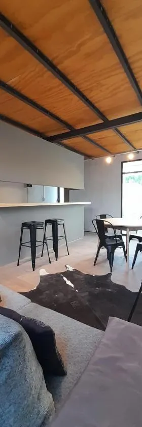 Departamento 1 dormitorio - Plottier，位于普洛缇尔的酒店