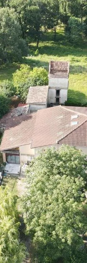 Maison de maître XVIIIème avec piscine chauffée，位于Saint-Gauzens的酒店