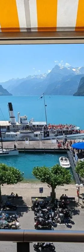 Lake Lucerne Paradise Apartment，位于布鲁嫩的酒店
