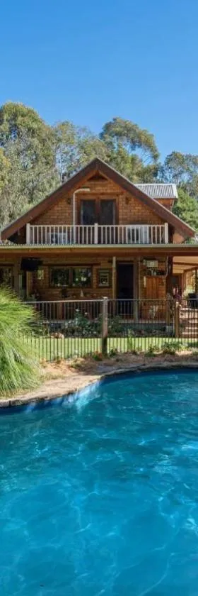 Rainbow Valley Bunkhouse，位于Marraweeney的酒店